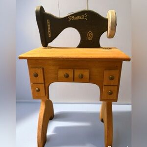 Singer Vintage Miniature Wooden Storage Sewing Machine